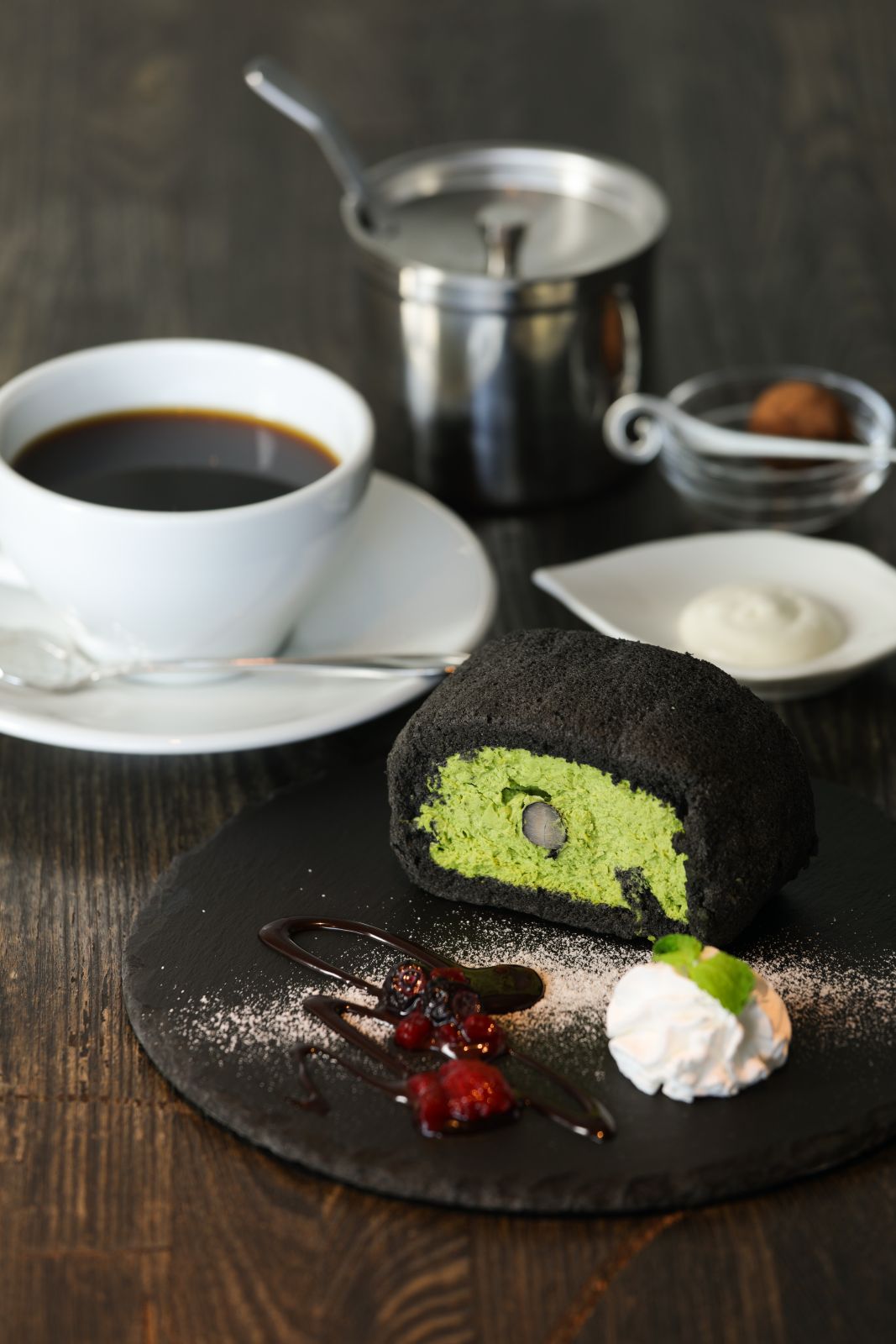 竹炭抹茶ロール